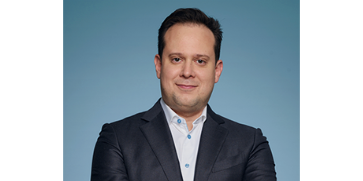 Auf dem Foto ist Noch Chief Strategy Officer Ryan Richardson von BioNTech zu sehen, der Ende September 2025 das Unternehmen verlässt.
