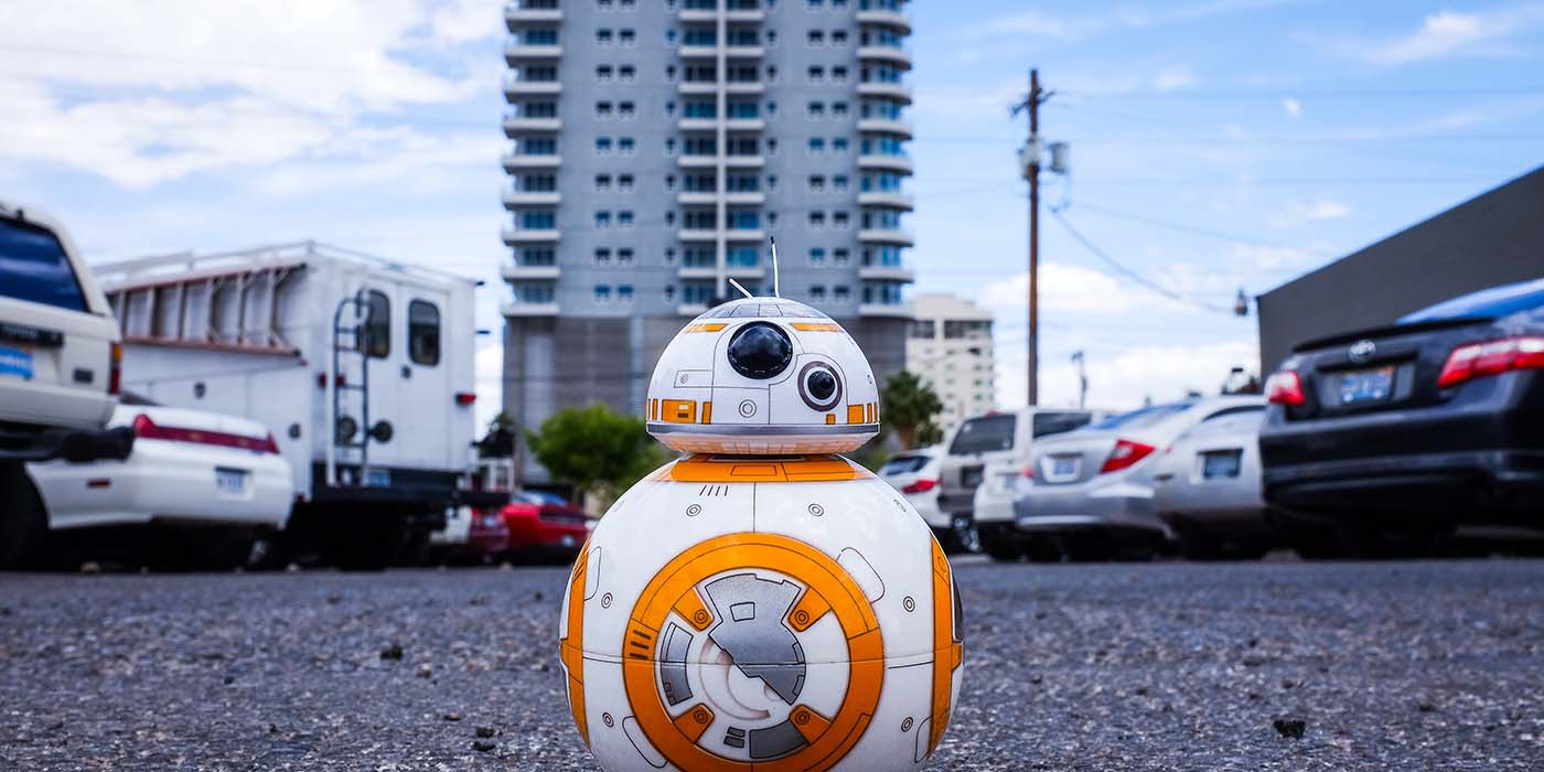 R2D2-Foto von Kenny Eliason auf Unsplash.jpg