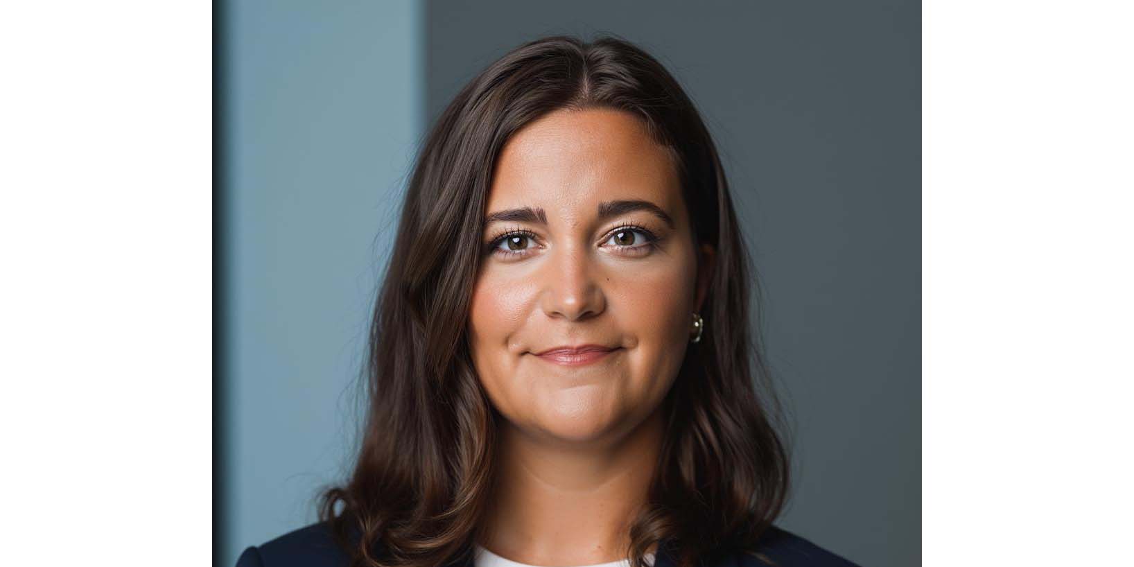 Das ist ein Porträtfoto von Kim-Kathrin Kunze, neue Group Account Director bei der Agentur health angels.