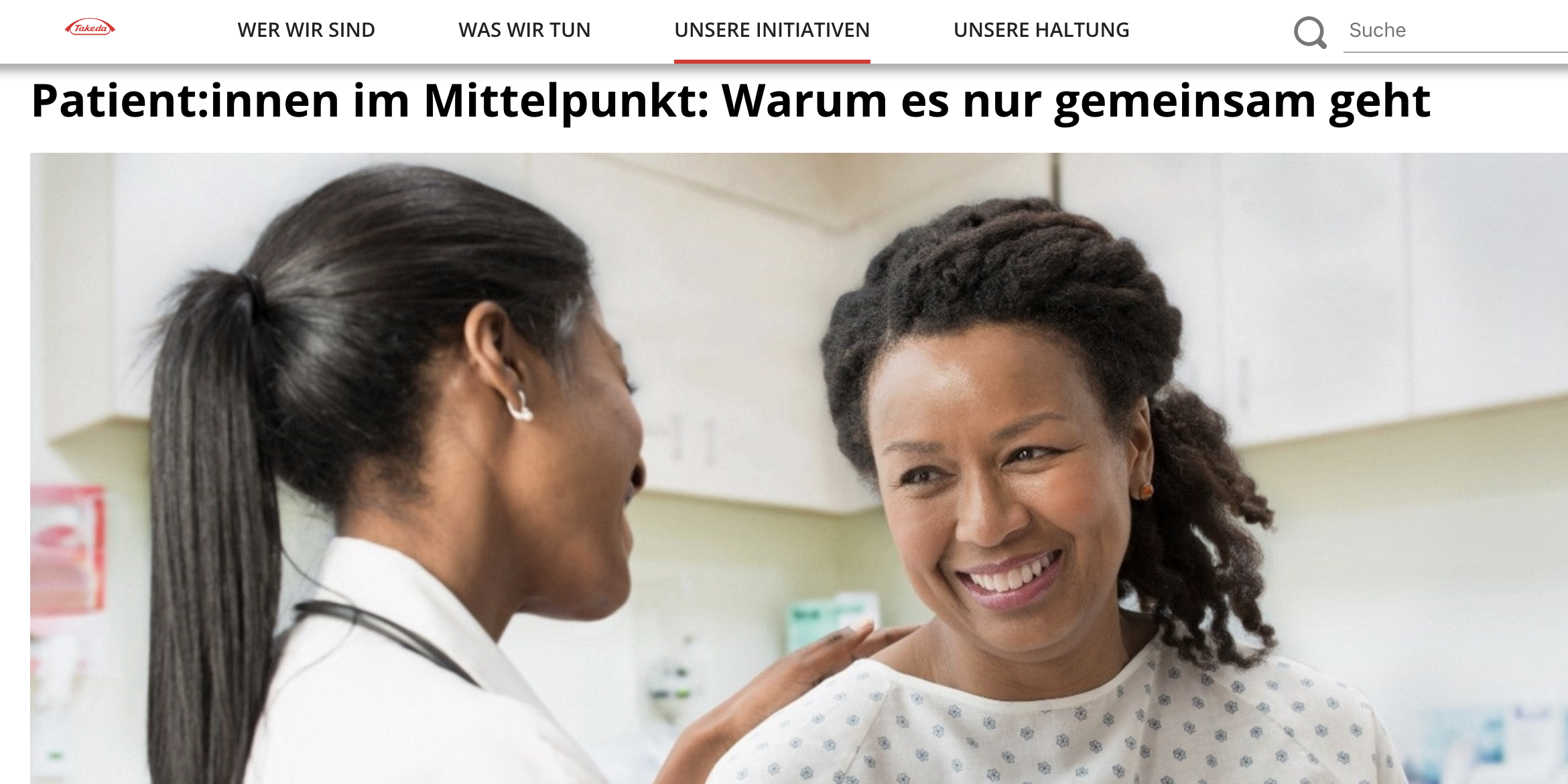 Das ist ein Screenshot der deutschen Takeda Website. Darauf zu sehen eine Ärztin im Gespräch mit einer Patientin. Headline lautet: Patient:innen im Mittelpunkt: Warum es nur gemeinsam geht.